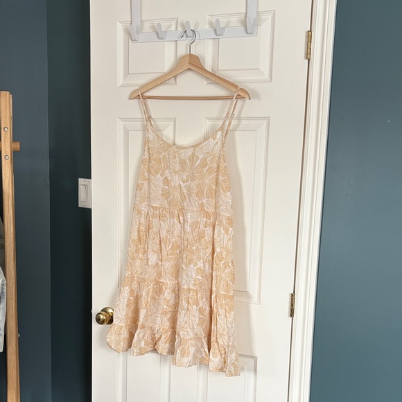 Roxy Dresses & Skirts - Roxy Peach and White Floral Spaghetti Strap Dress